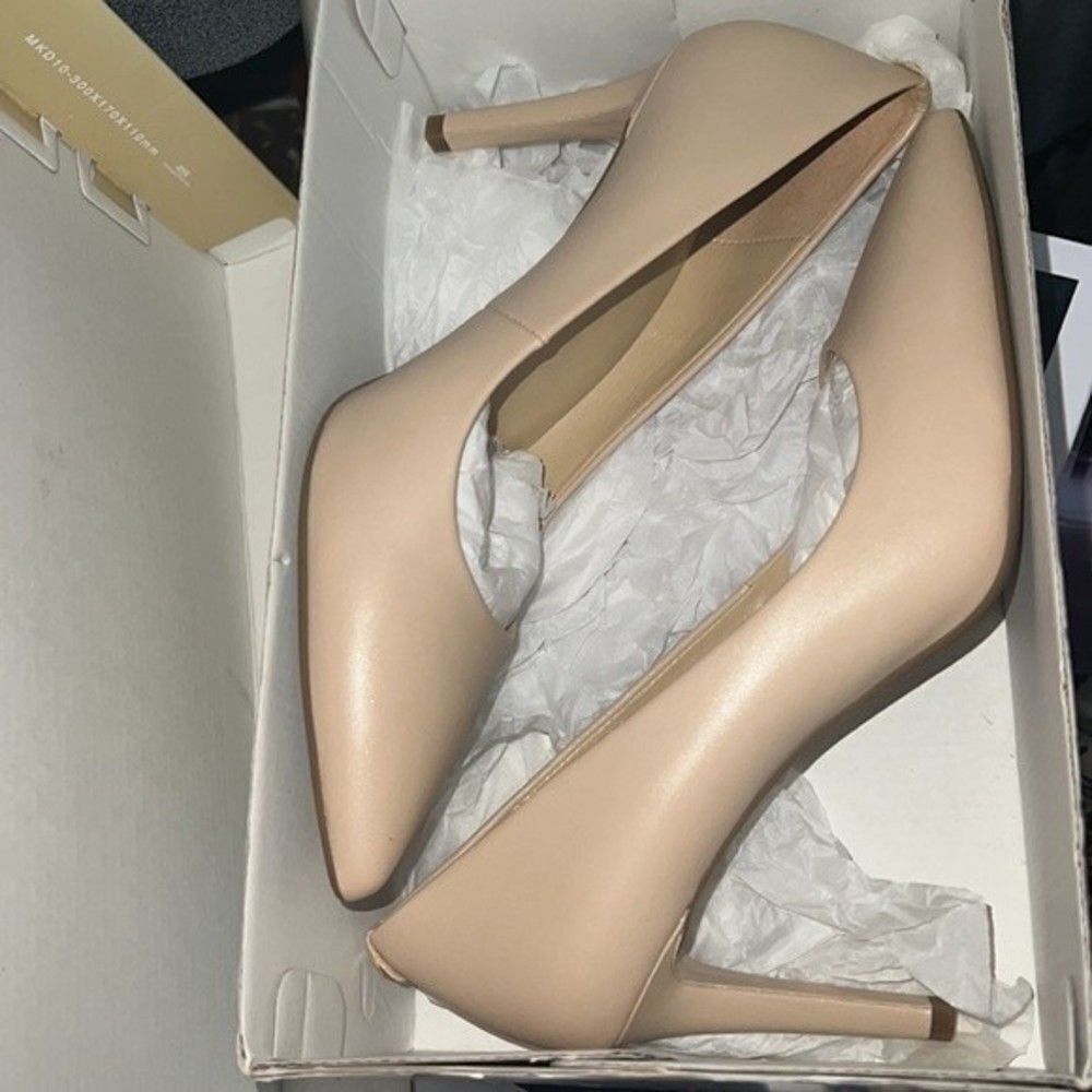Michael Kors Angie Pumps – Size 9.5 – Oyster – New in Box - Picture 4 of 8